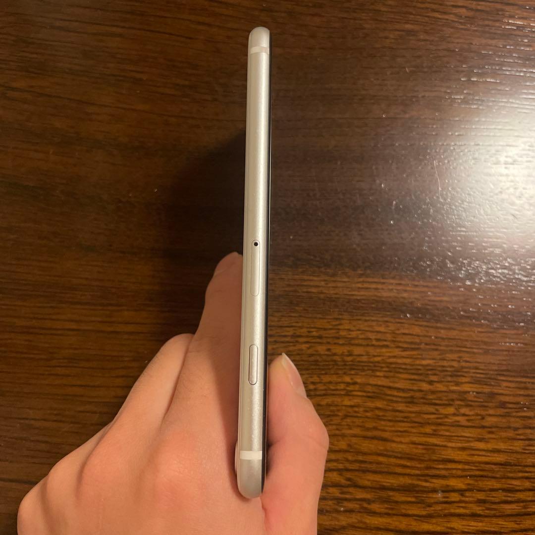 iPhone SE 第2世代　64GB ホワイト　最新iOS18 SIMフリー