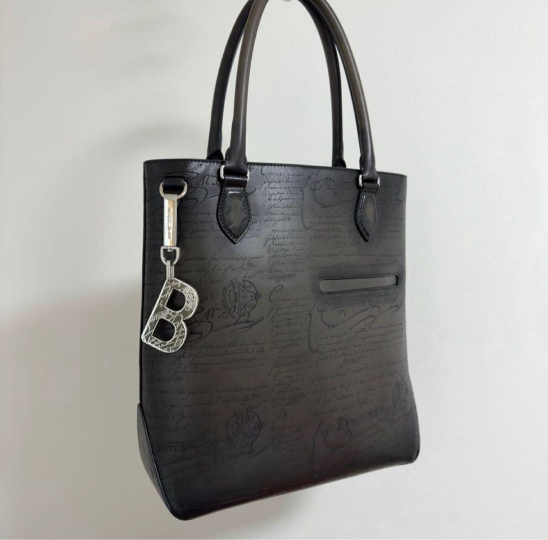 限定 定価11.3万円 ベルルッティ スクリット Bロゴ メタルキーホルダー