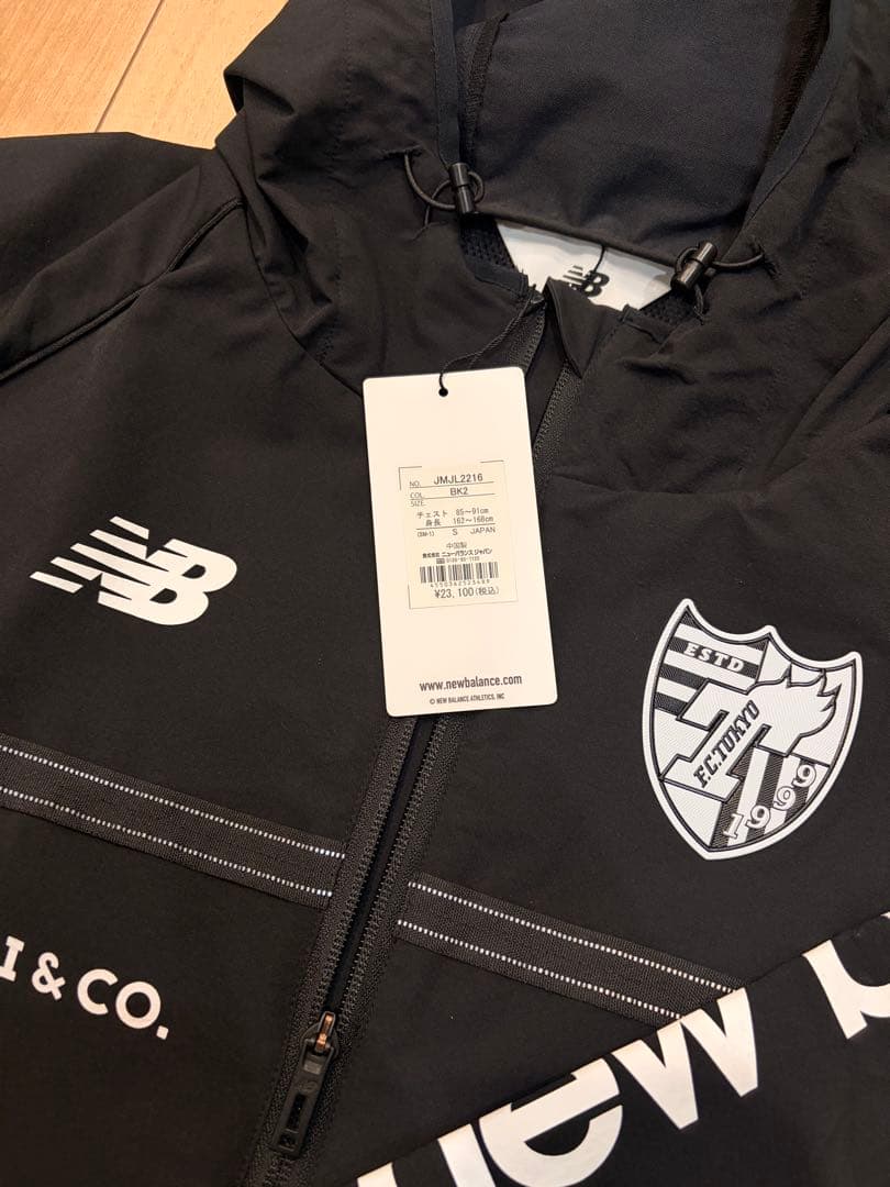 FC東京　New Balance ウィンドブレーカー　Sサイズ
