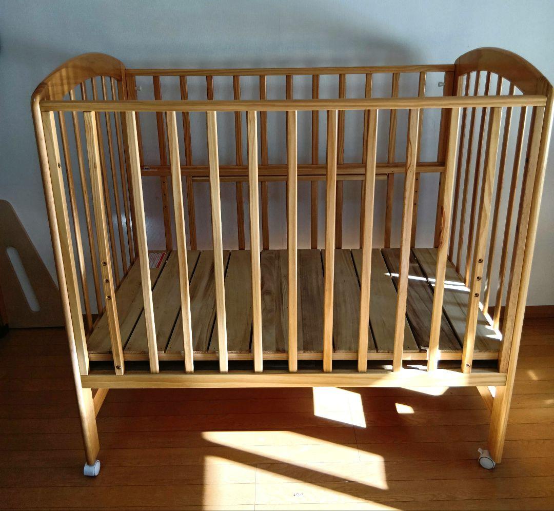木製ベビーベッド キャスター付き