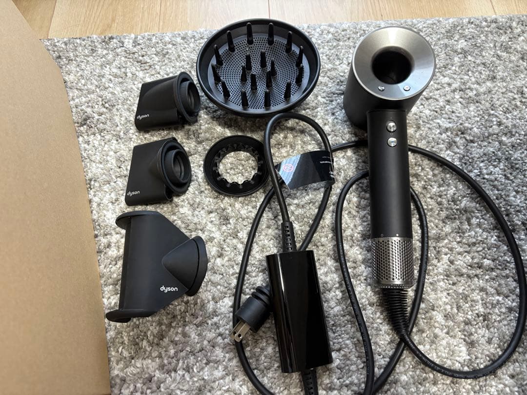 今日だけ！19000円　Dyson ヘアドライヤー ブラック