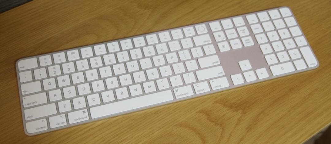 Apple M1チップ 24インチiMac（シルバー）