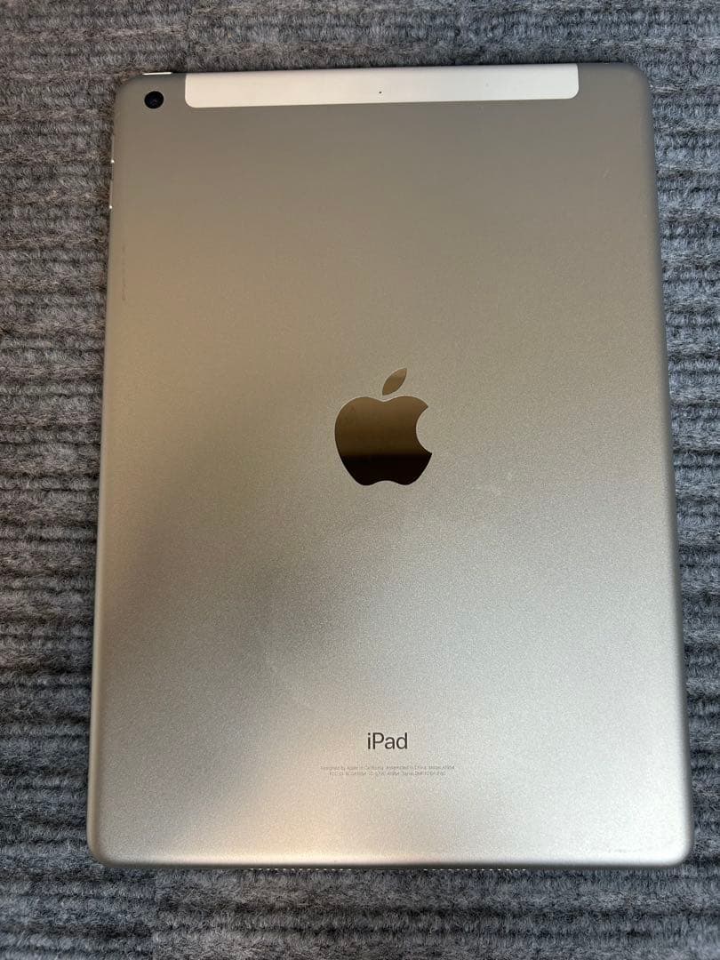 iPad 第6世代 Wi-Fi 128GB Apple純正電源コード付き