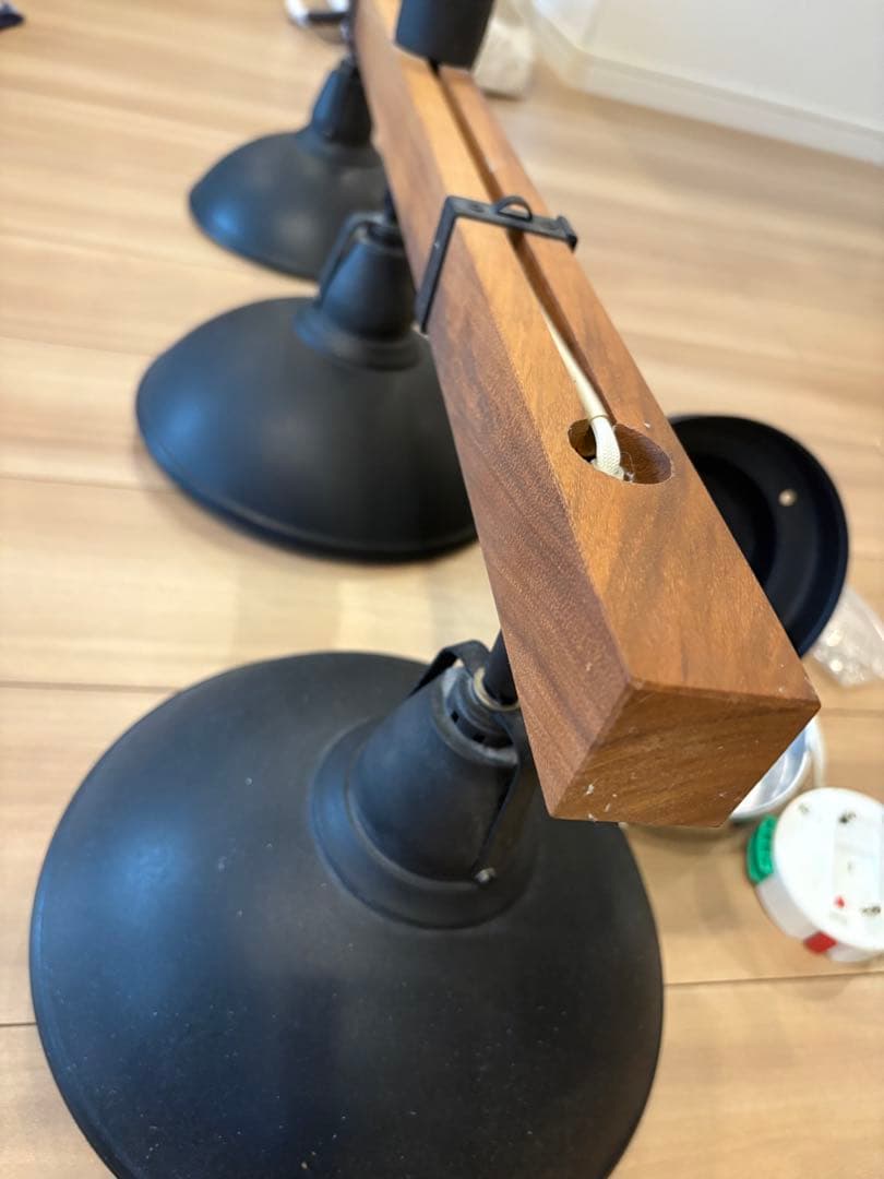 3灯シーリングライトINTERFORM Varasto LT-8255