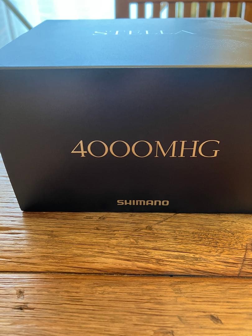 超美品　SHIMANO 22 ステラ　4000 MHG
