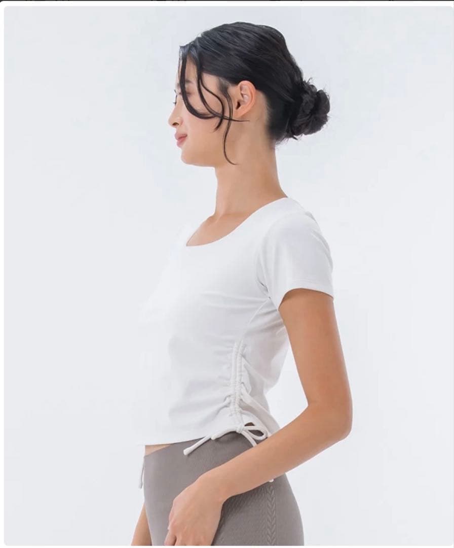 Lサイズ【SUKALA】カップ付きルーシュドサイドTee