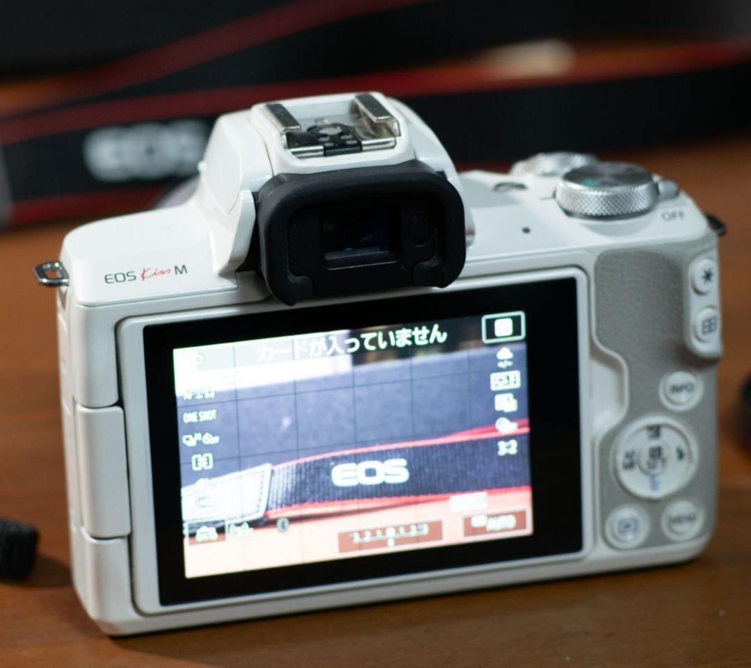 Canon EOS Kiss M ホワイト 15-45mm　レンズキット