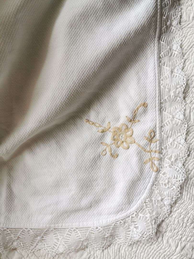 アンティークフランス ピケドプロヴァンス ボビンレース刺繍＆フリル付ブランケット