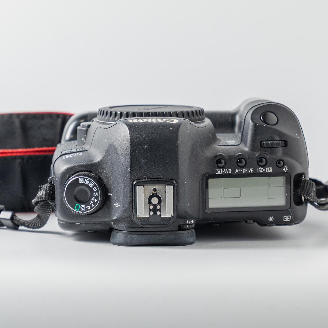 【ジャンク品】Canon EOS 5D Mark II 社外バッテリーグリップ付