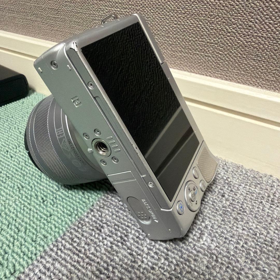 Canon EOS M100 シルバー 15-45mm レンズ付き