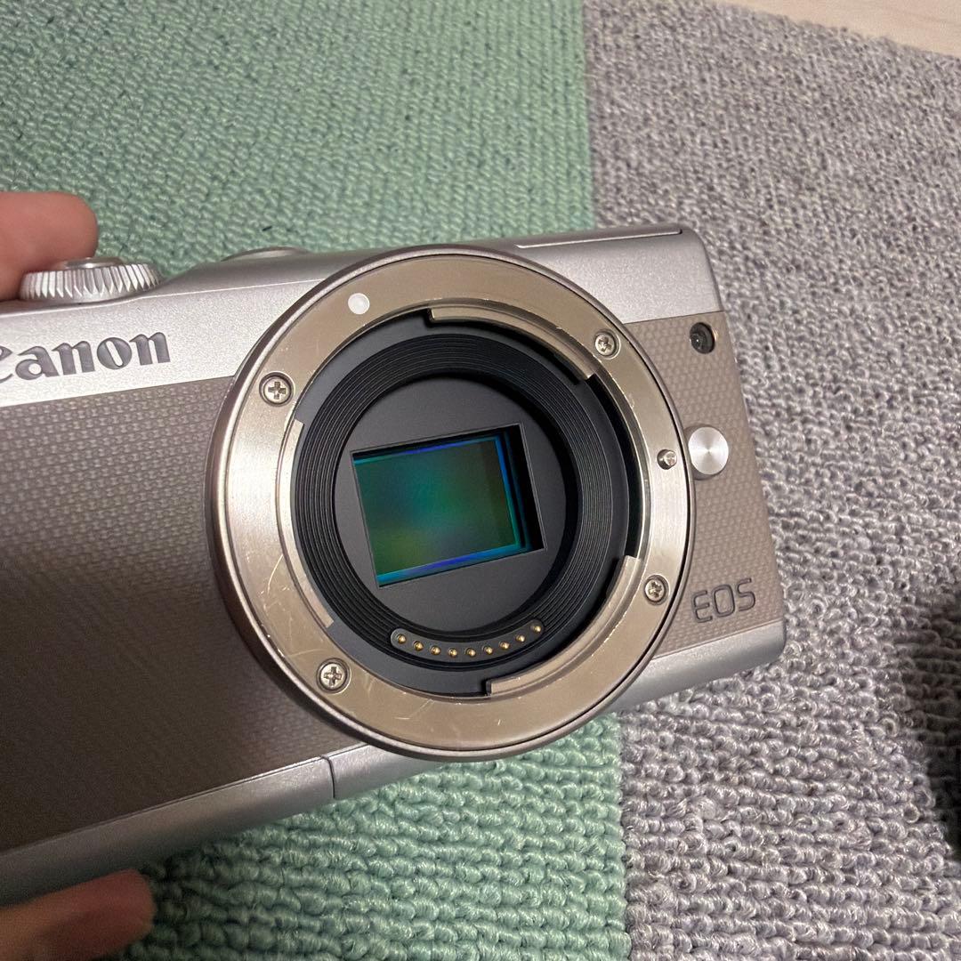 Canon EOS M100 シルバー 15-45mm レンズ付き