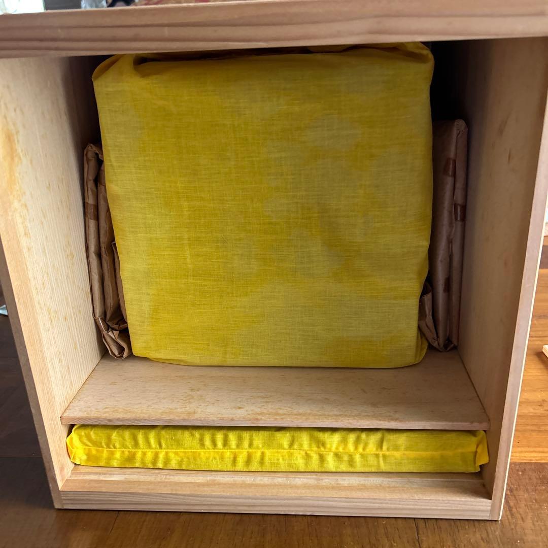 輪島塗り　漆器　黒赤重箱 四角形 ７寸　天然木　台付き