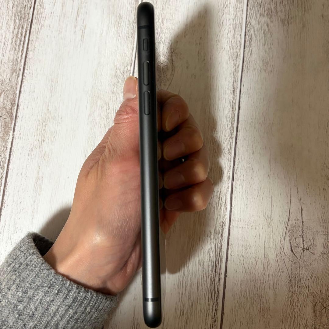 iPhone11 本体 64GB ブラック バッテリー残量84% 箱あり