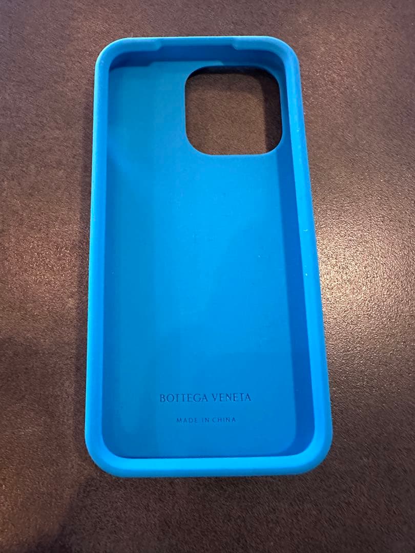 BOTTEGA VENETA iphone 14 pro シリコンケース 青