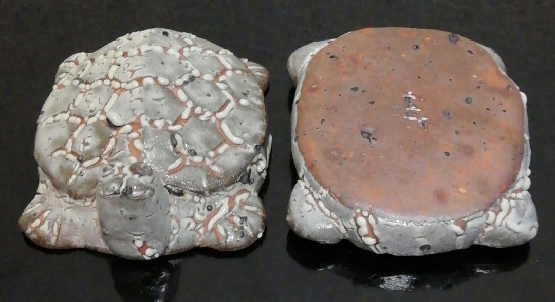 中川自然坊作　唐津焼　亀　香合　共箱　共布　略歴付　茶道具