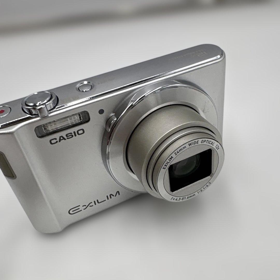 【美品】CASIO EXILIM EX-ZS240 デジカメ 光学12倍ズーム