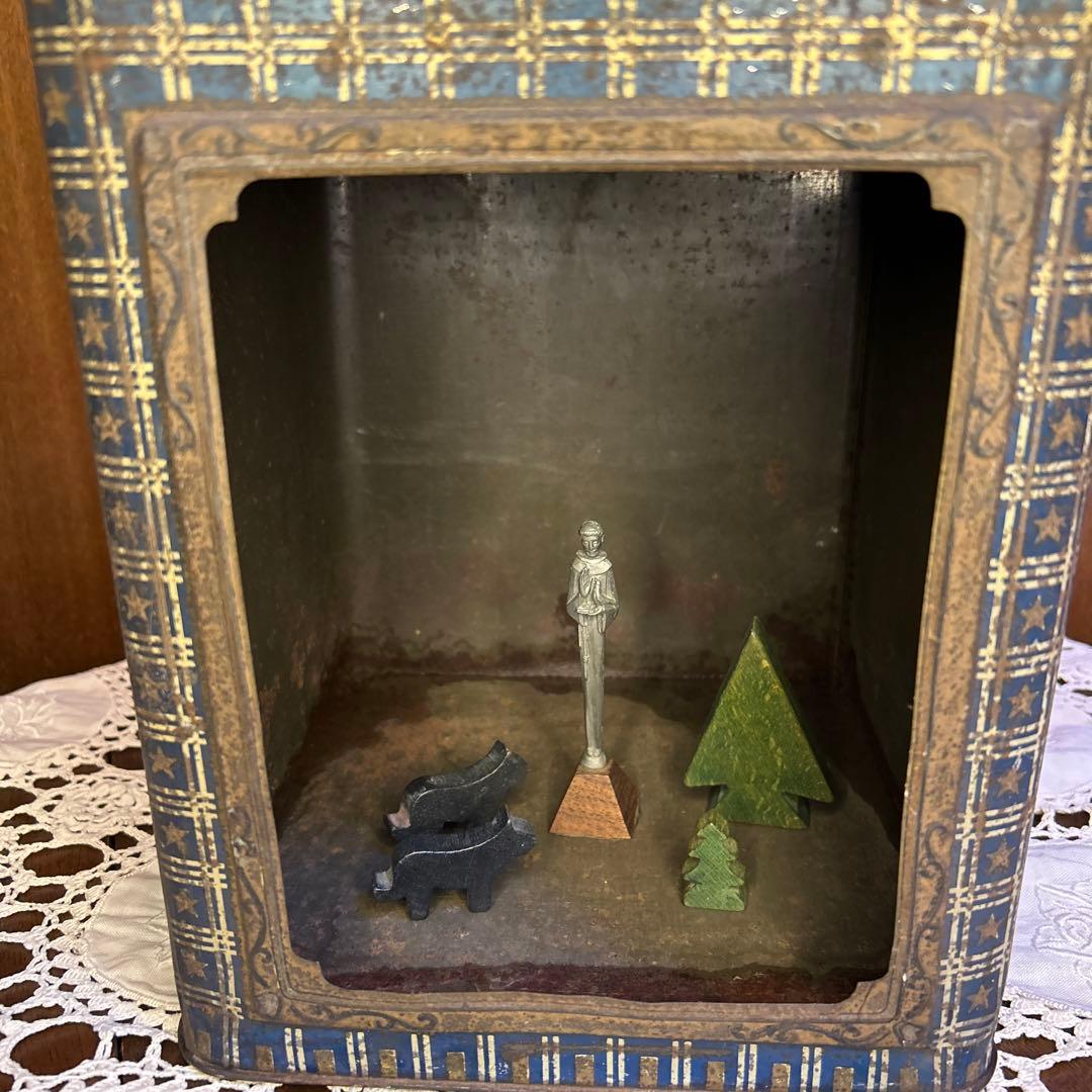 稀少ヴィンテージガラス窓付きブリキ缶 クリスマス 聖フランシスコ/ツリーと動物