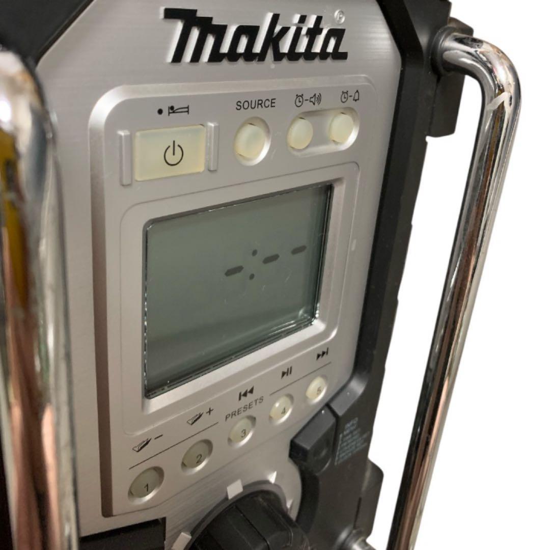美品！makita充電式ラジオMR103B　動作良好バッテリー付き　現場ラジオ