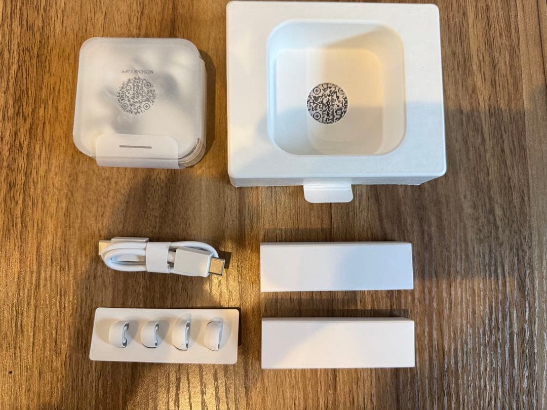 Nothing Ear ホワイトと Spigen のケースセット