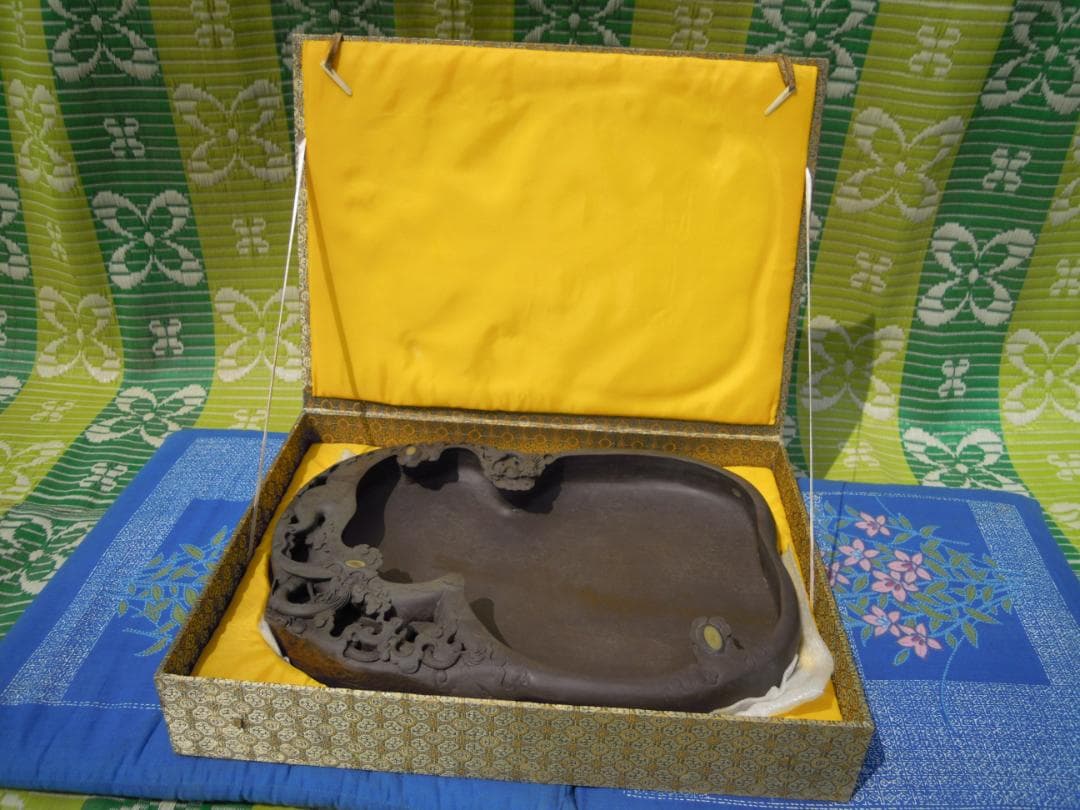 端渓 筆洗い 眼柱多数 彫刻 箱付き　文具四宝 ！！