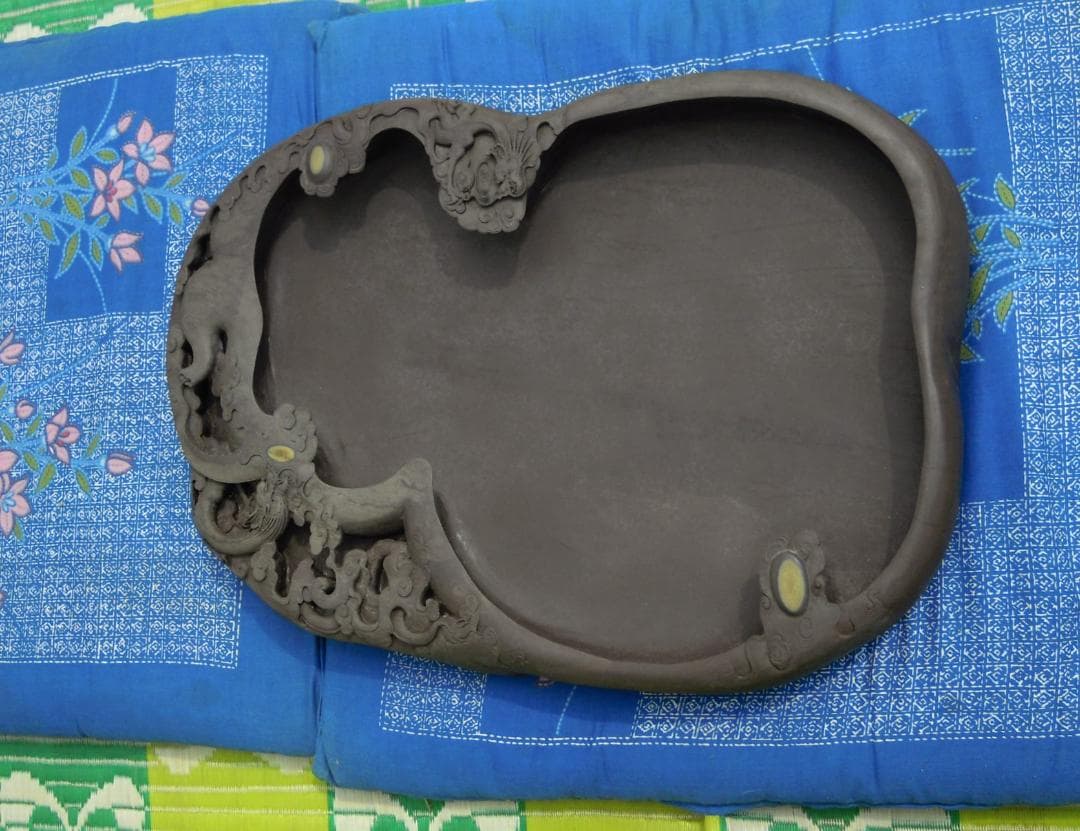 端渓 筆洗い 眼柱多数 彫刻 箱付き　文具四宝 ！！