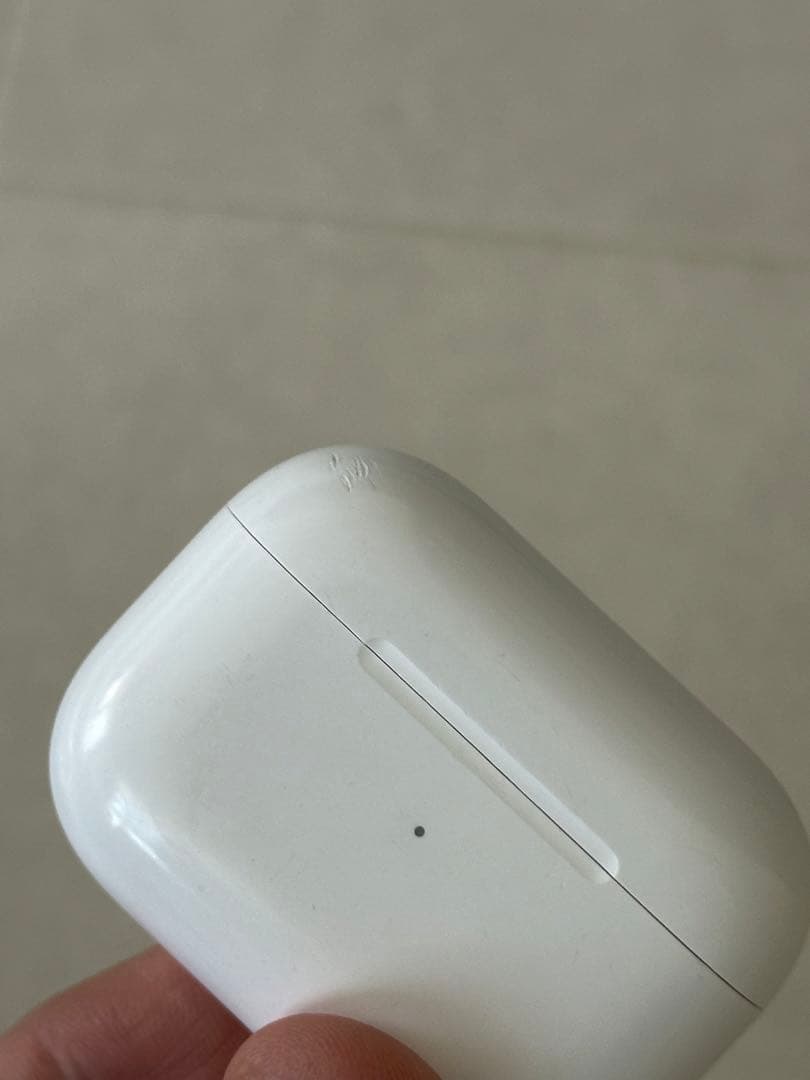 AirPods pro2本体 と左耳　白色