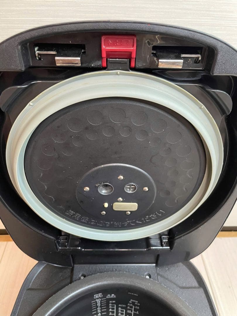 (TIGER)タイガー圧力IH炊飯ジャー　JPC-KS18 ブラック一升炊き