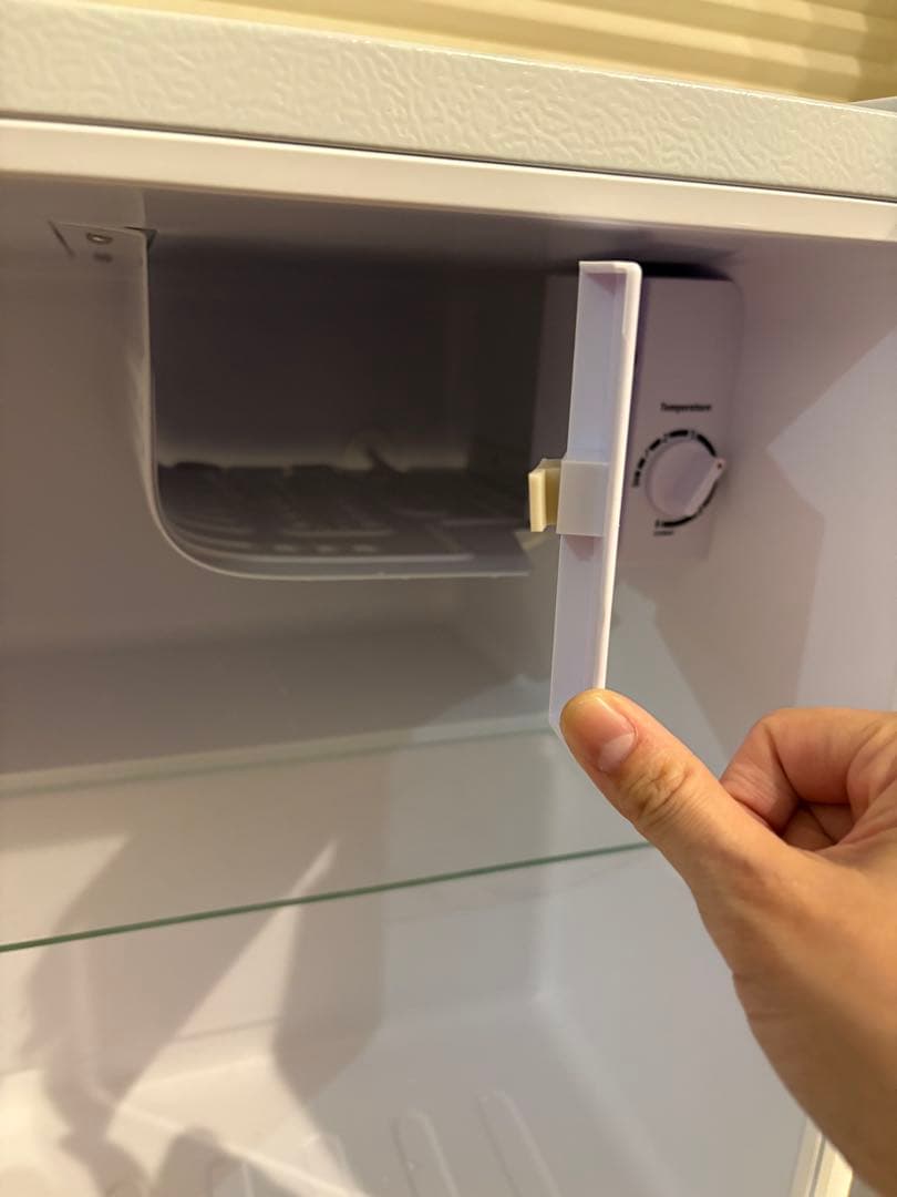 コンパクトホワイト冷蔵庫　50L