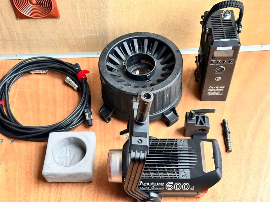 Aputure 600d ＋　F10レンズセット