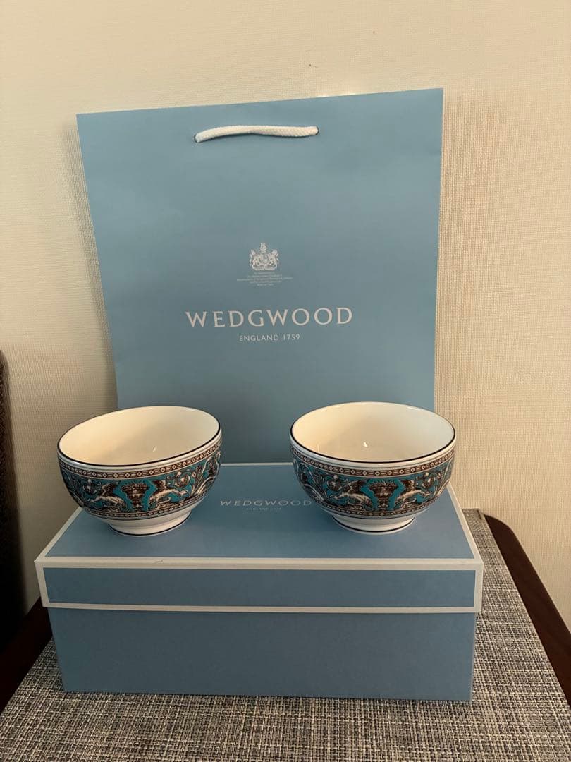 ウェッジウッド　フロレンティーン　ラウンドボール　二脚