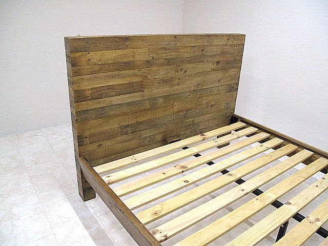 展示品　ウエストエルム　エマーソン クイーンサイズベッドフレーム 無垢材