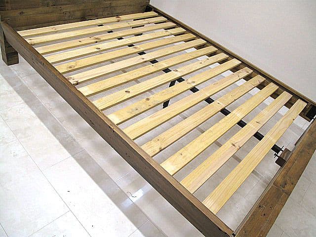 展示品　ウエストエルム　エマーソン クイーンサイズベッドフレーム 無垢材