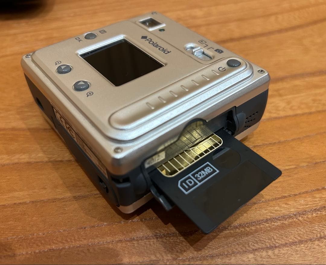 Polaroid PDC2070 動作確認済み　デジタルカメラ