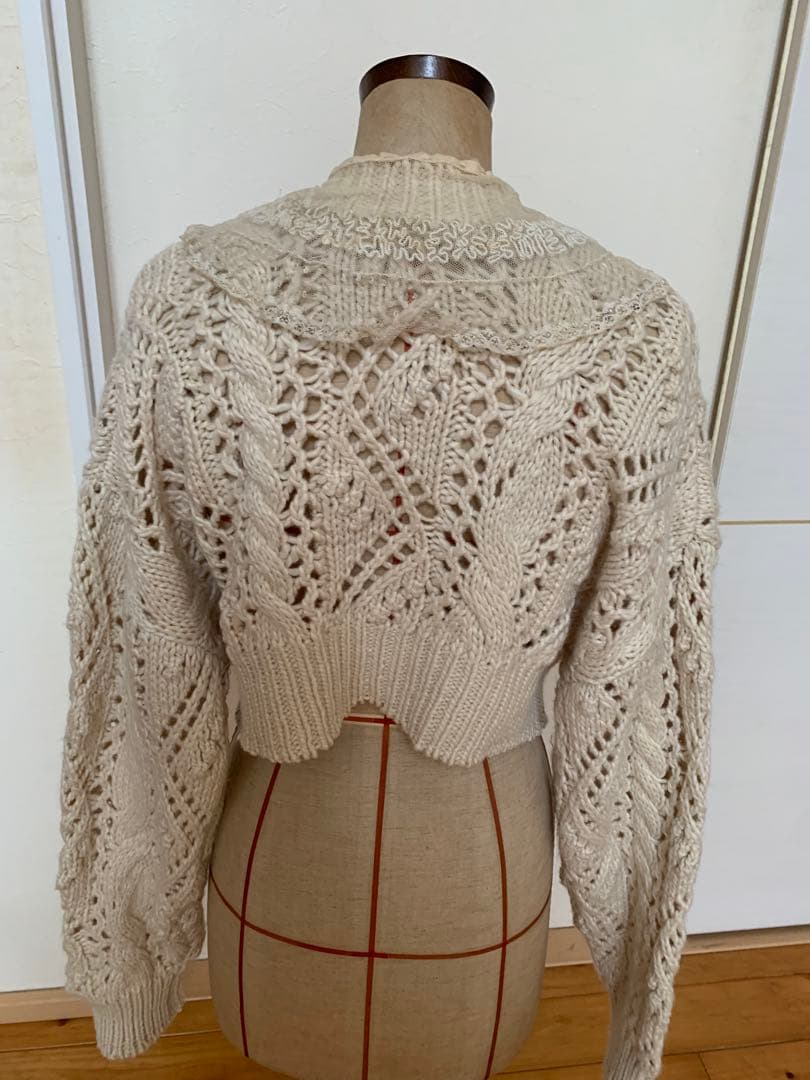 アンティークフリル付きオフホワイトニットカーディガン