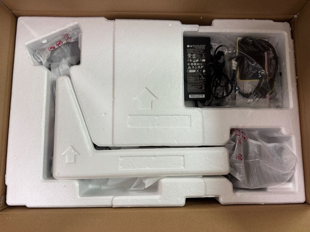 LG 4K 27UN880-B エルゴノミクス アーム スタンド 27インチ