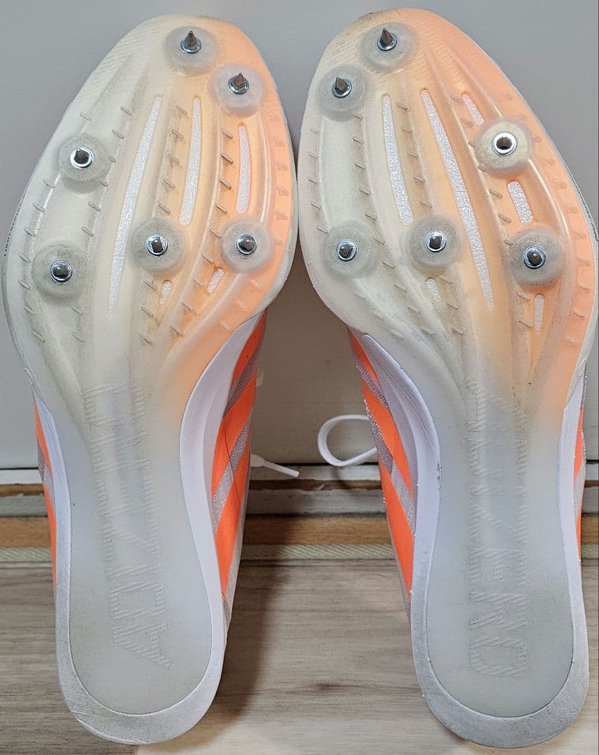 アディゼロ フィネス(2026年1月12日発売)短距離スパイク(28cm)