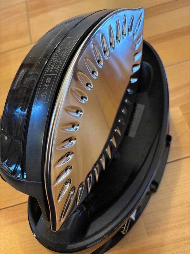 Panasonic スチームアイロン 黒 NI-WL709-K 2024年製