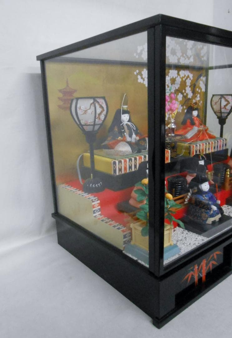 G03 ガラスケース 塗枠 高さ約53㌢ 幅約73㌢ 奥行約42㌢ 木目込雛