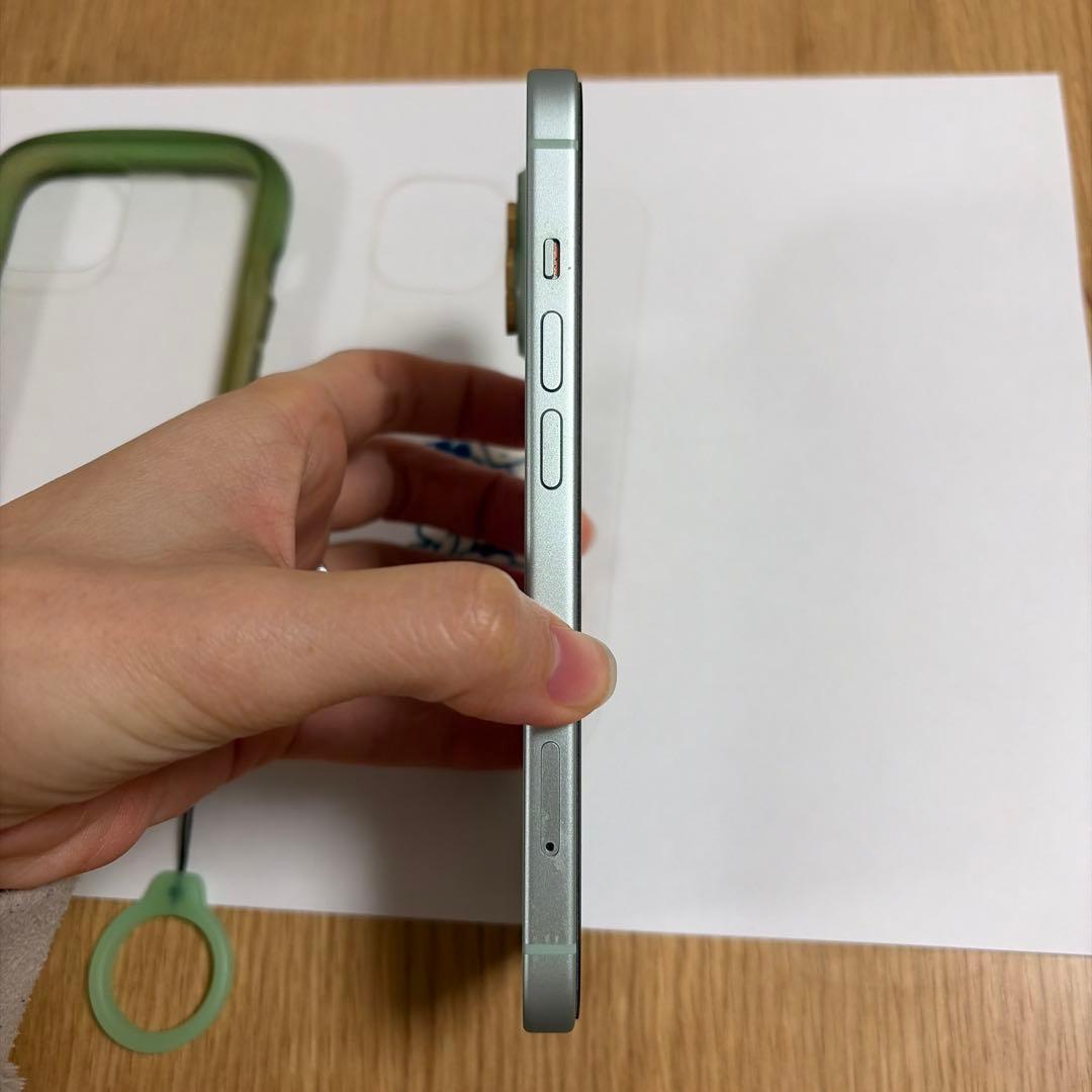 iPhone 15 グリーン iFaceケース付