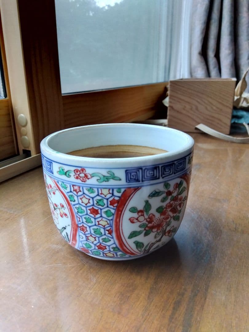 中国陶磁器。赤絵火入れ。三井男爵保有品