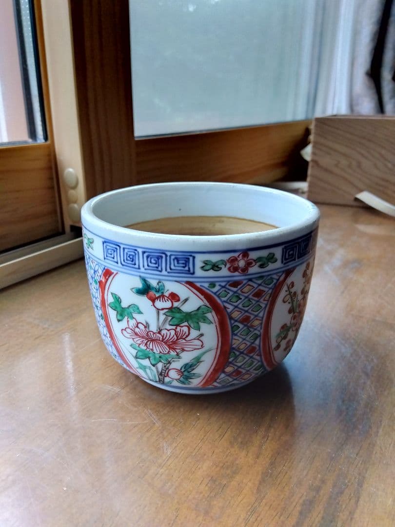 中国陶磁器。赤絵火入れ。三井男爵保有品