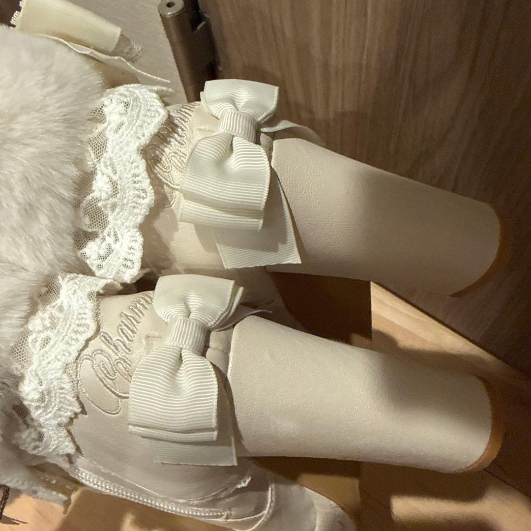 LIZLISA リズリサ Many Wayファーショートブーツ ホワイト