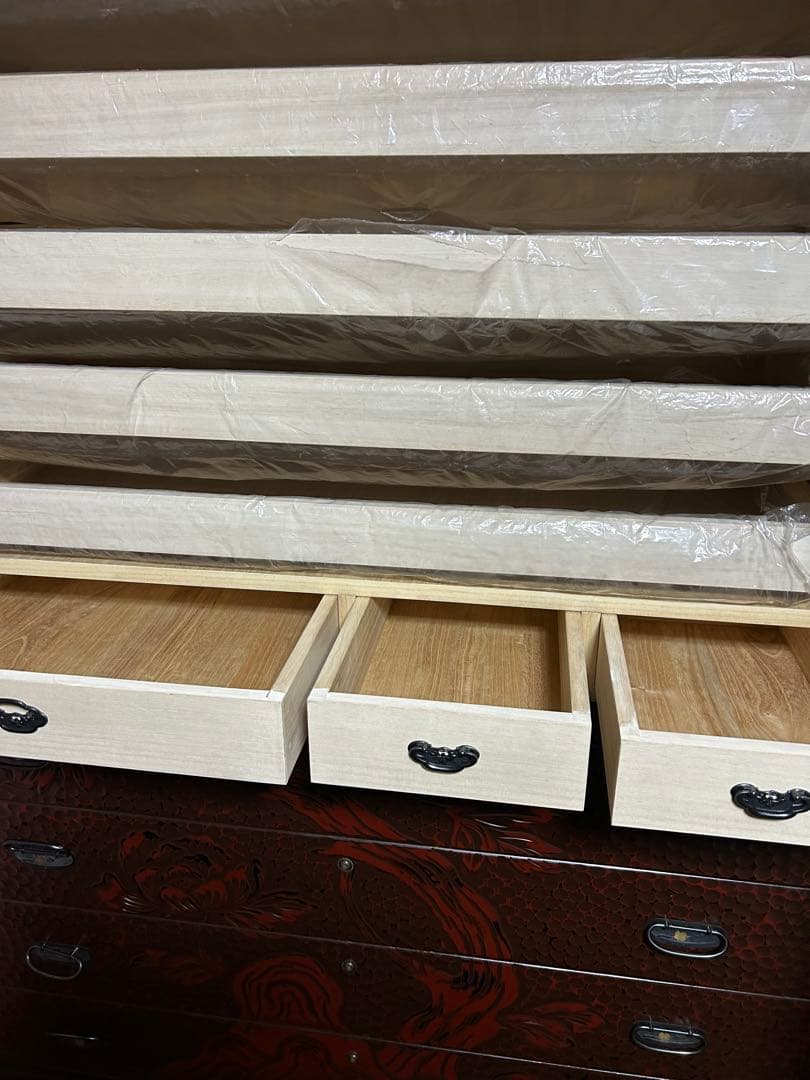 鎌倉彫　佐藤恵仙作　高級桐和箪笥4段引き出し 彫刻花模様