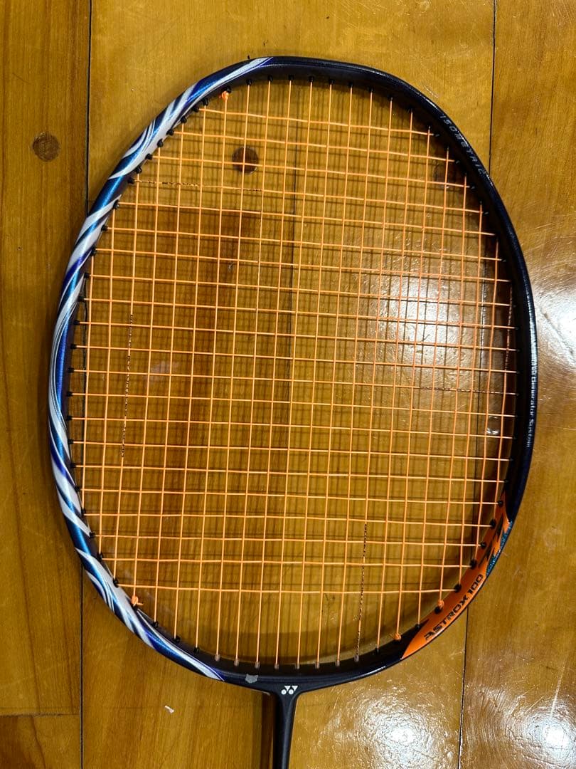 バドミントン　アストロックス100ZZ　 2本セット(ネビーとVA)