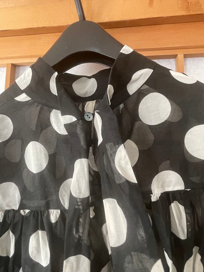 トゥモローランドコレクション　イヴェールドットプリント バックリボンブラウス