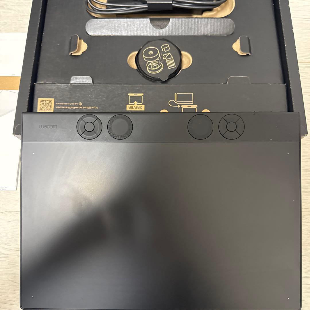 WACOM ワコム Intuos Pro medium PTK670K0C