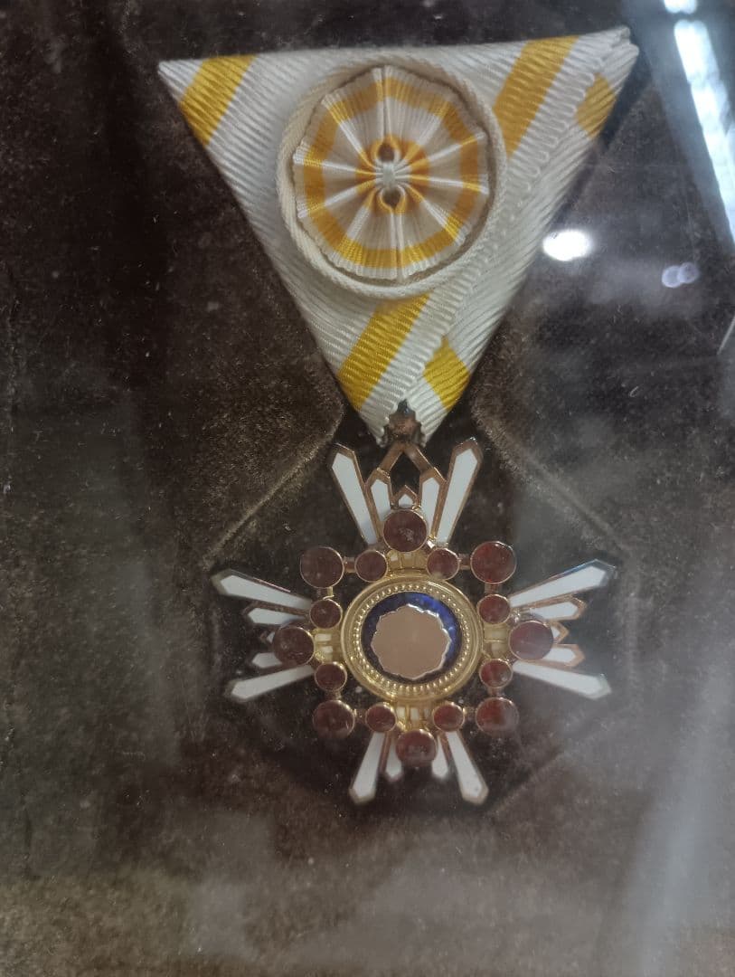 4977）勲四等瑞宝章　勲章額装