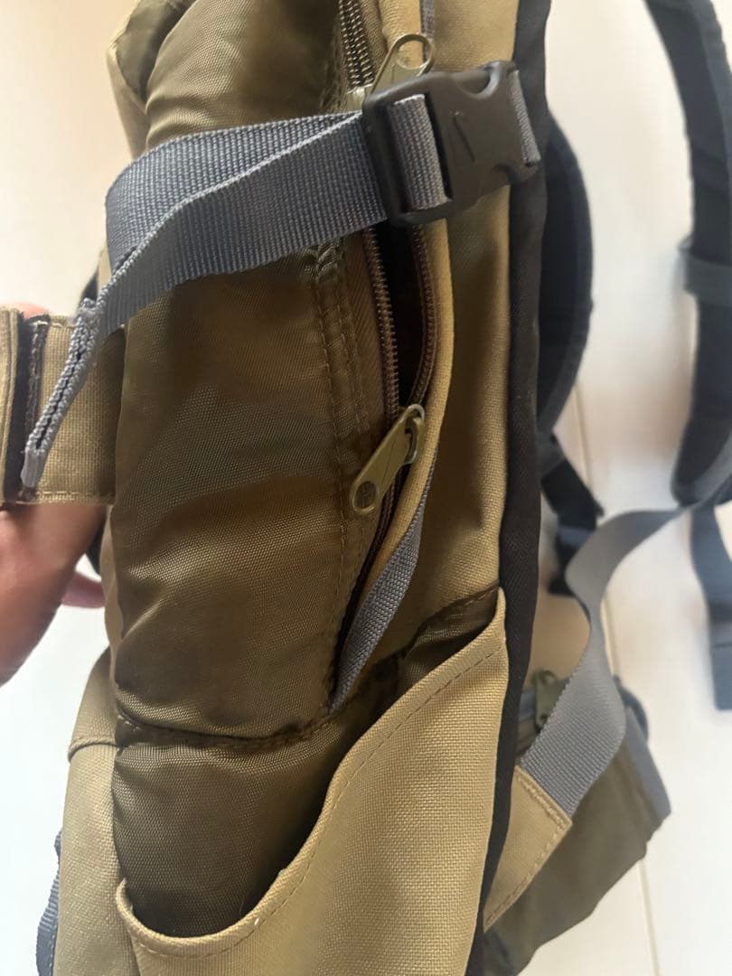 Nike カーキ色　バックパック　スケートボード　スノーボード　バックカントリー