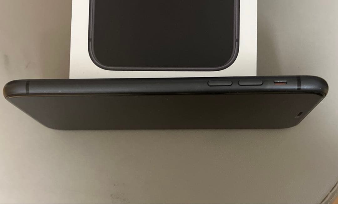 Apple iPhone 11 64GB 本体