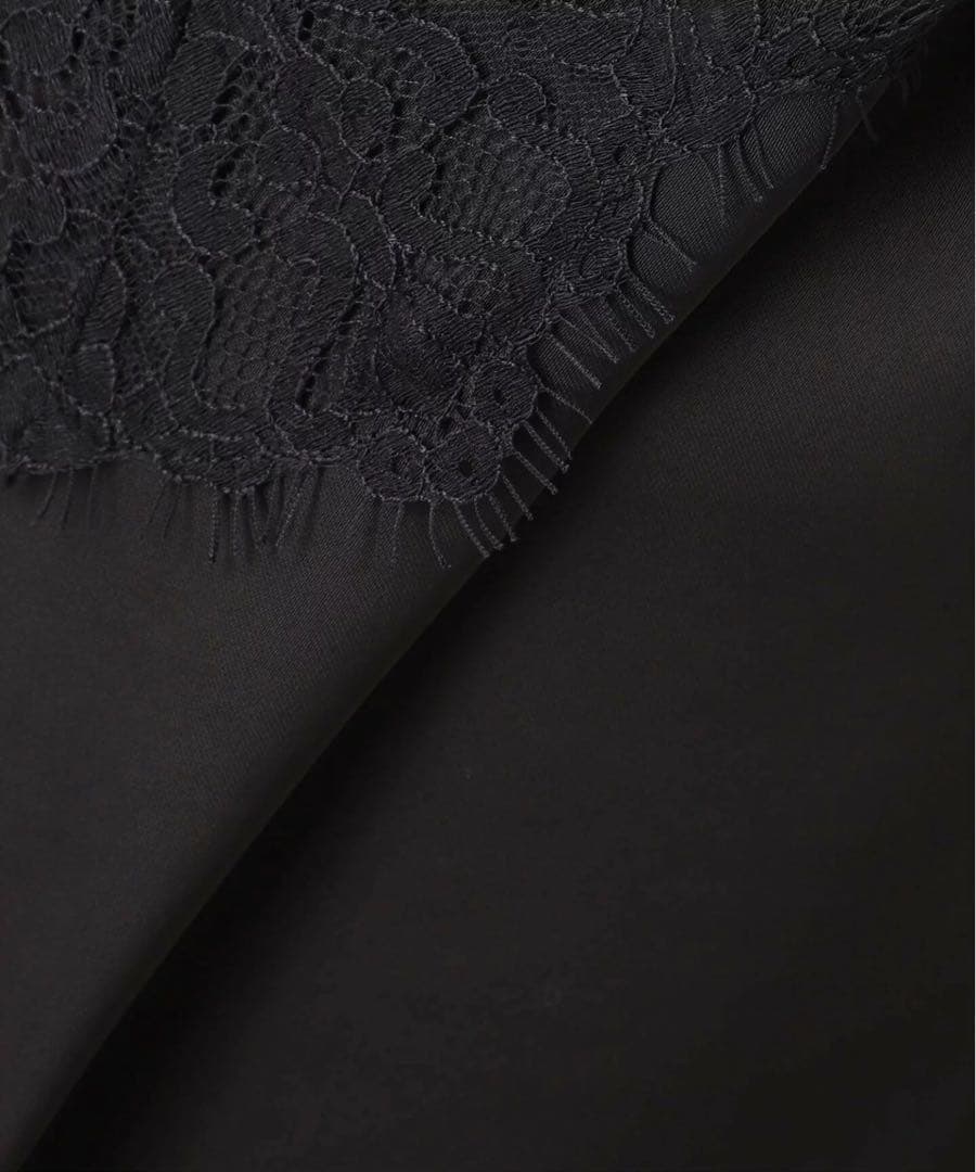 新作！NOBLE リバーレーストリミングサテンキャミソール